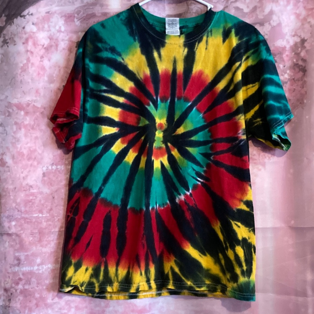 Men's Short Sleeve Tie-Dye Spiral T-Shirt in Red, Yellow & Green